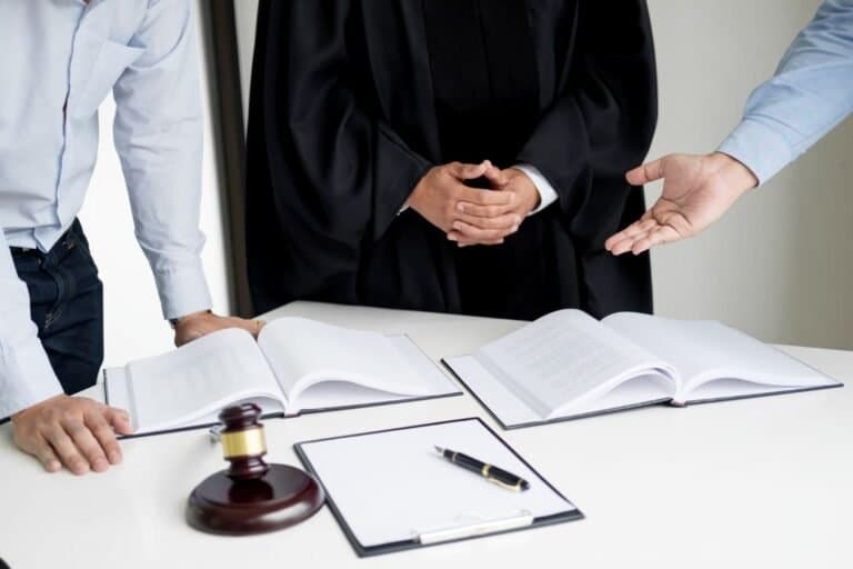 دور المحامي في حل النزاعات التجارية فى الأردن وحماية استثمارات الشركات